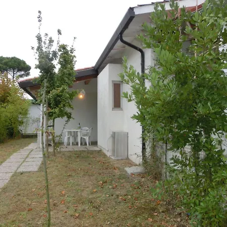 Comfy With Garden And Parking