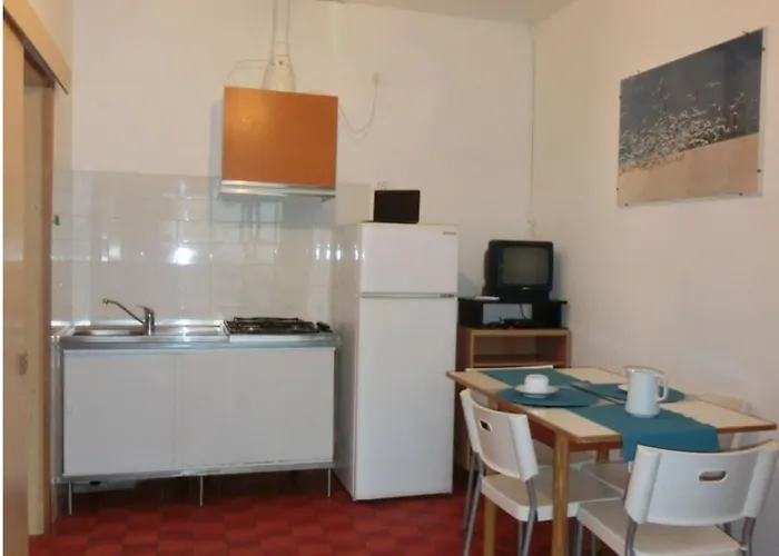 Comfy With Garden And Parking Apartment *