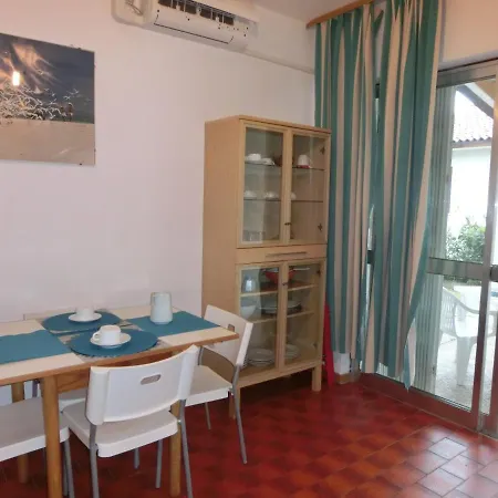 Comfy With Garden And Parking *