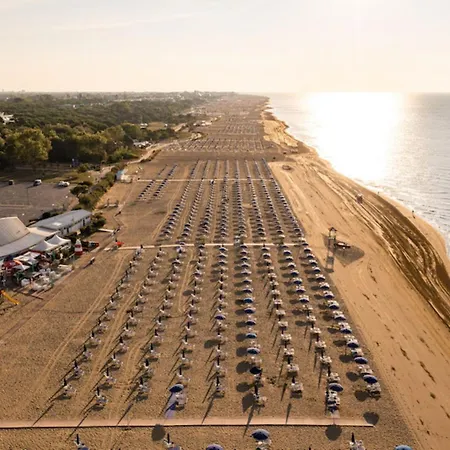 Comfy With Garden And Parking 公寓 比比翁