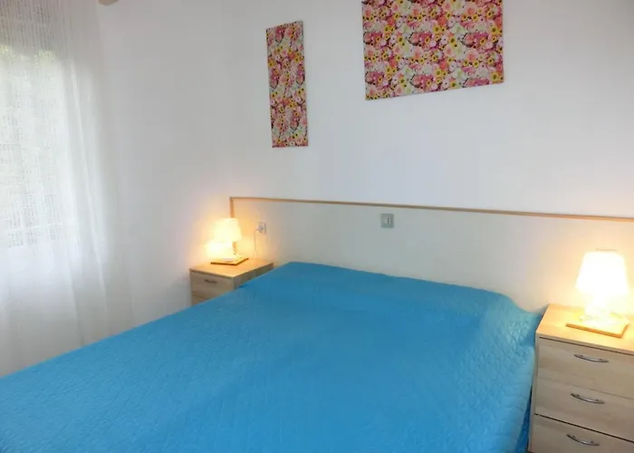 Comfy With Garden And Parking 公寓